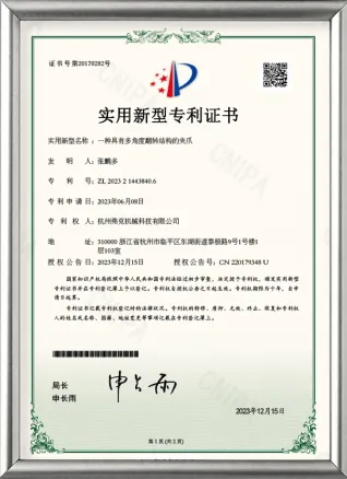 A gripper with a multi-angle flipping structure